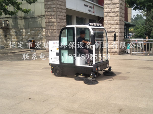 保定宏瑞達(dá)2000S電動(dòng)清掃車助力河南洛陽(yáng)公園的清潔工作